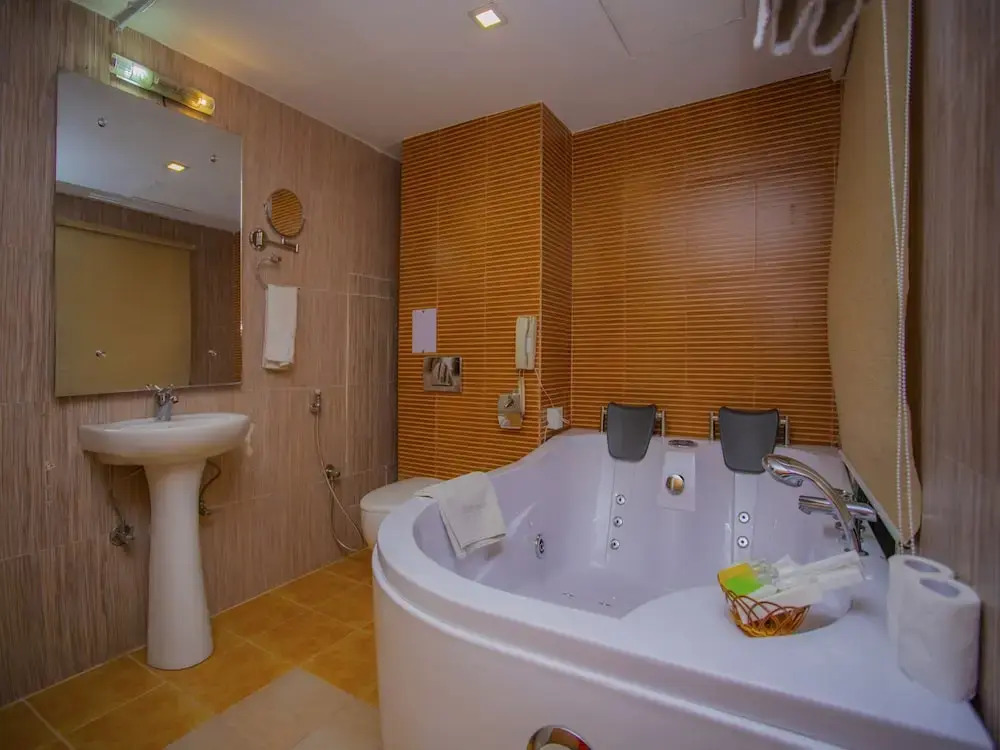 Capital O 338 Yellow Pagoda Hotel