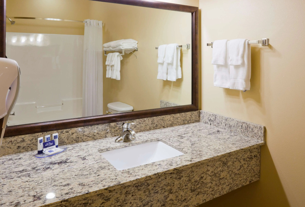 AmericInn by Wyndham Fargo Medical Center