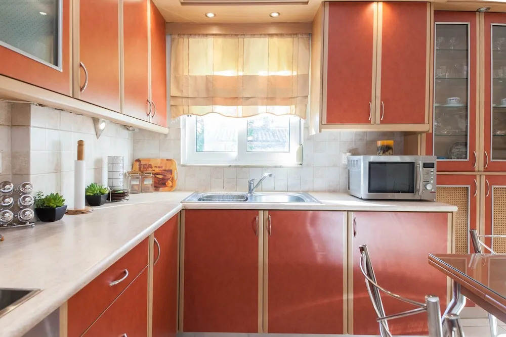 Scenic Balcony Apt in Vibrant Petralona