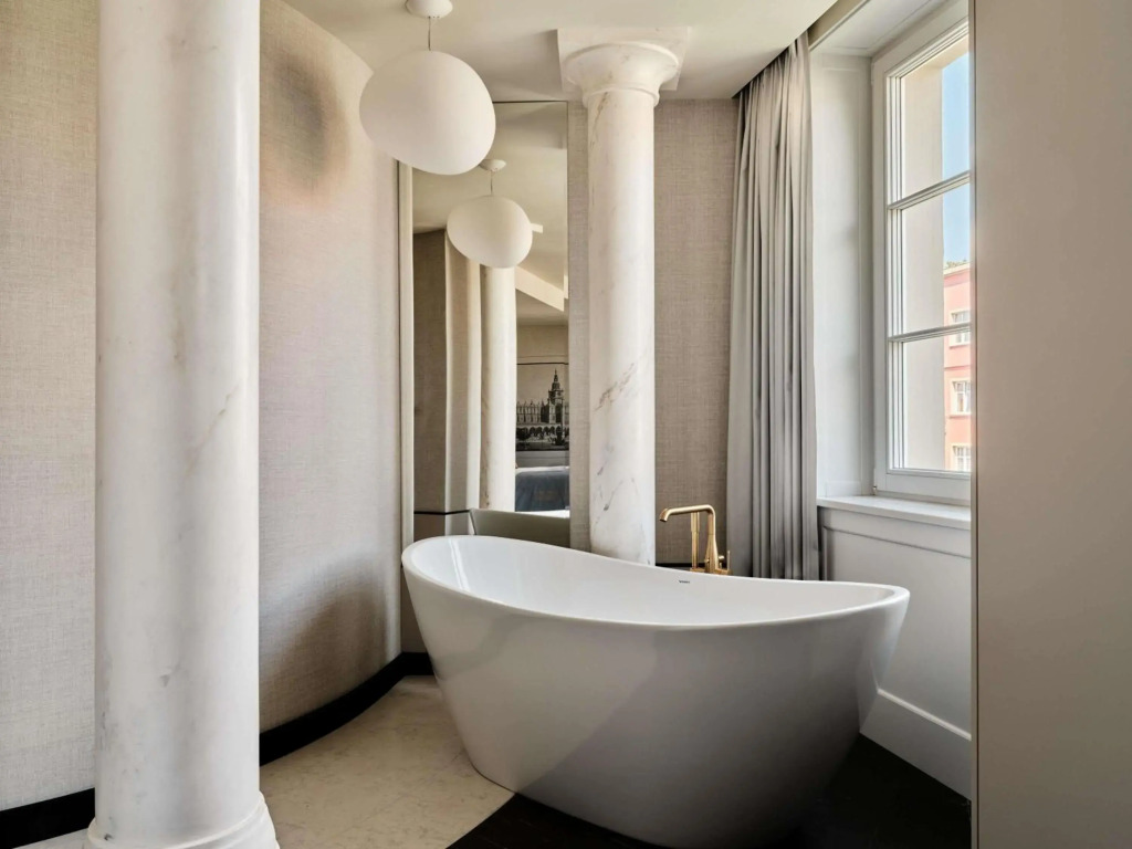 The Crown Krakow Center - Handwritten Collection ACCOR