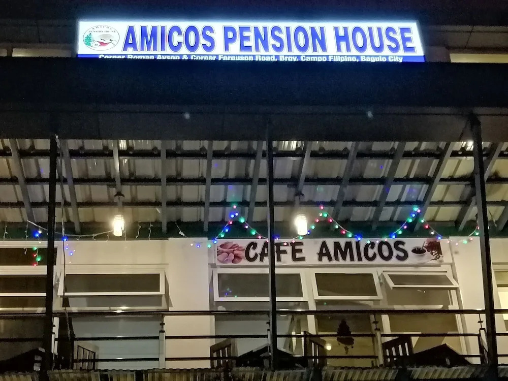 Amicos Pension House