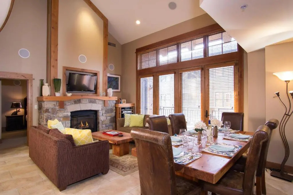 2 Bedrooms w/ Large Loft + 2.5 Baths