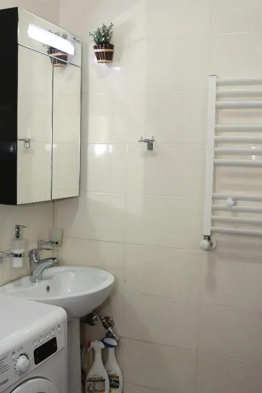 SALOUNIQUE Lux Studios