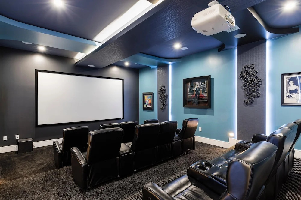 W318: 9 Bed, Avengers, Aladdin, Superhero Arcade
