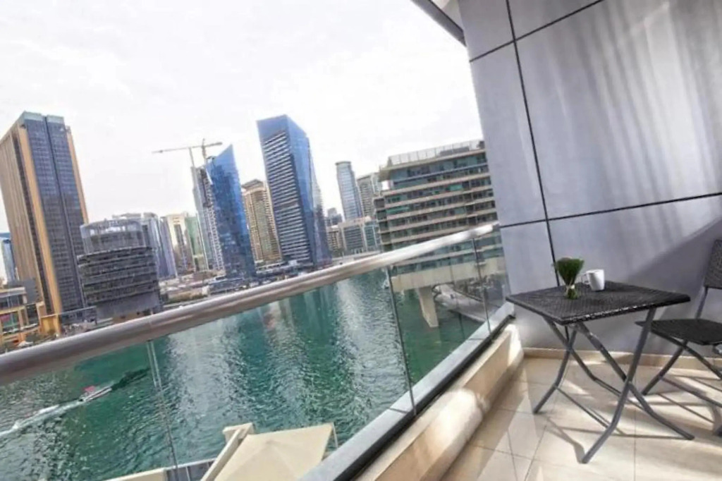 Апартаменты 1BR Dubai Marina View 7 Min from Beach
