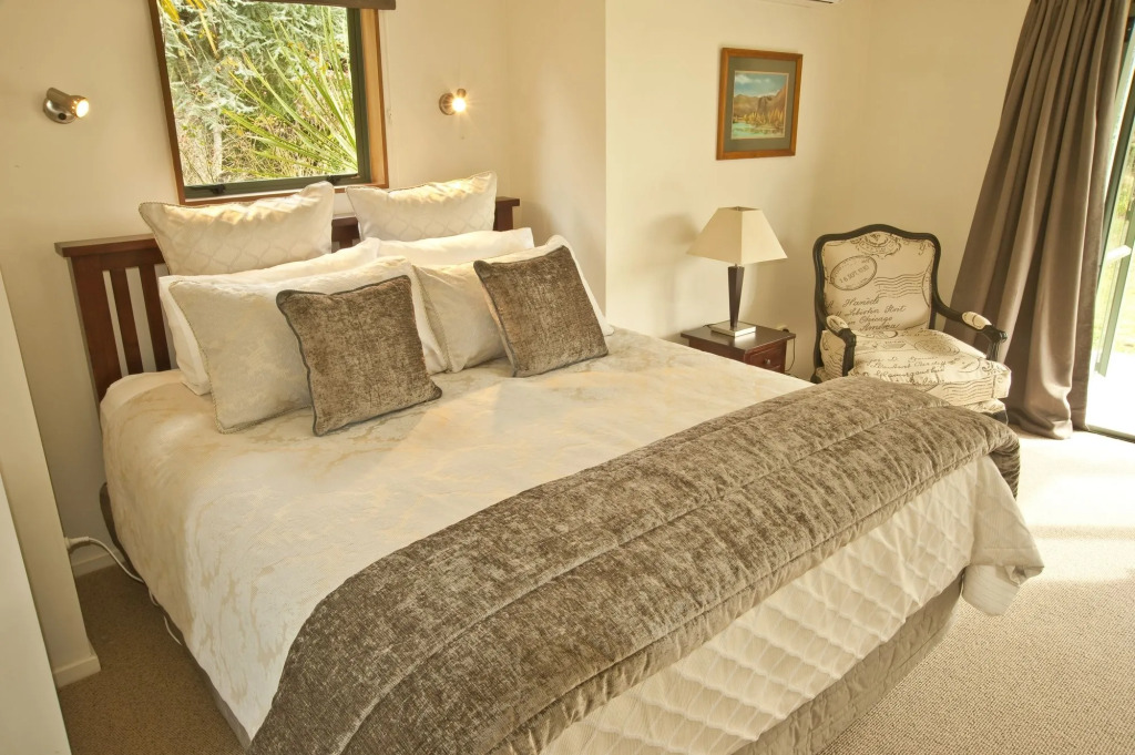 Whakaipo Lodge