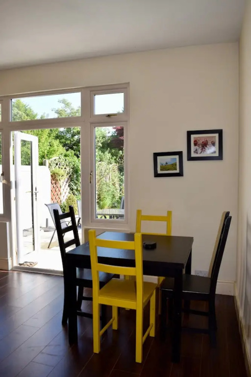 Garden 3 Bedroom Home With Parking