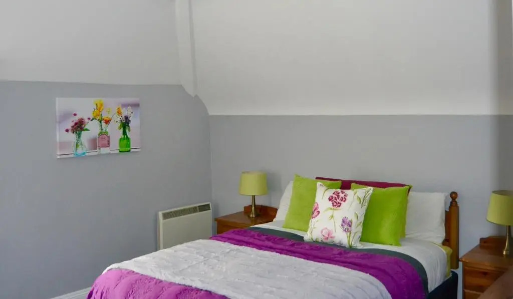 Cottage 33 Old Killarney Village Killarney V93K66X 4 King Beds Sleeps 8 Sharing