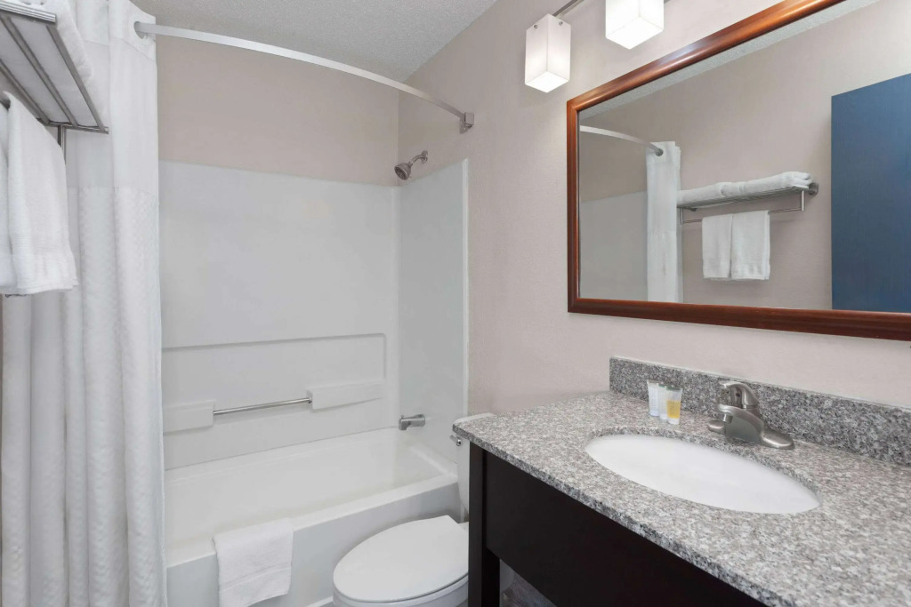 Super 8 by Wyndham Romeoville Bolingbrook