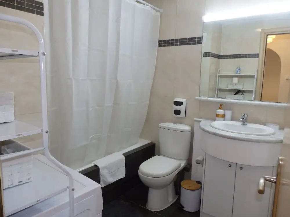 A&J Apartments or Rooms athens airport