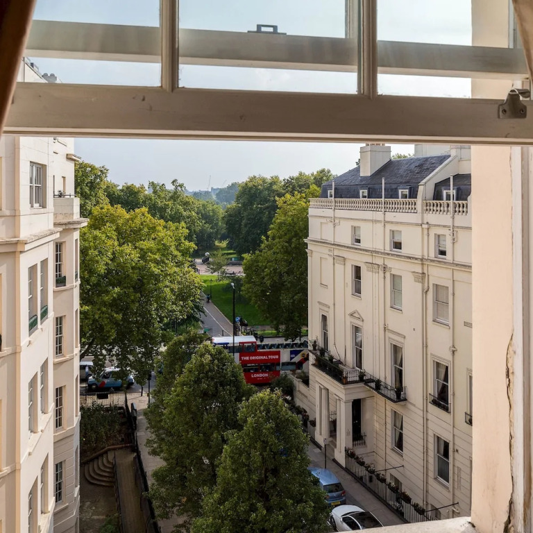 Penthouse 3-bed 3-bath on Marble Arch