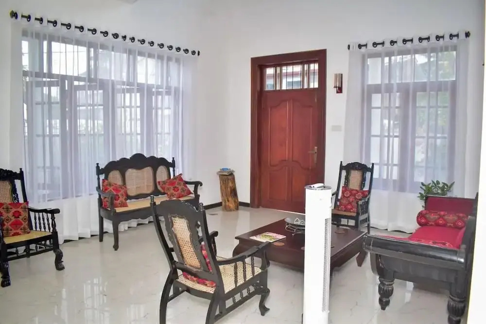 3 Bed House - Wifi Parking 10minBeach