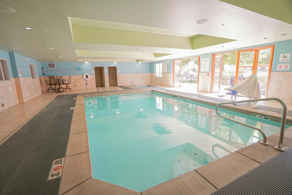 Holiday Inn Express Hotel & Suites Ontario by IHG