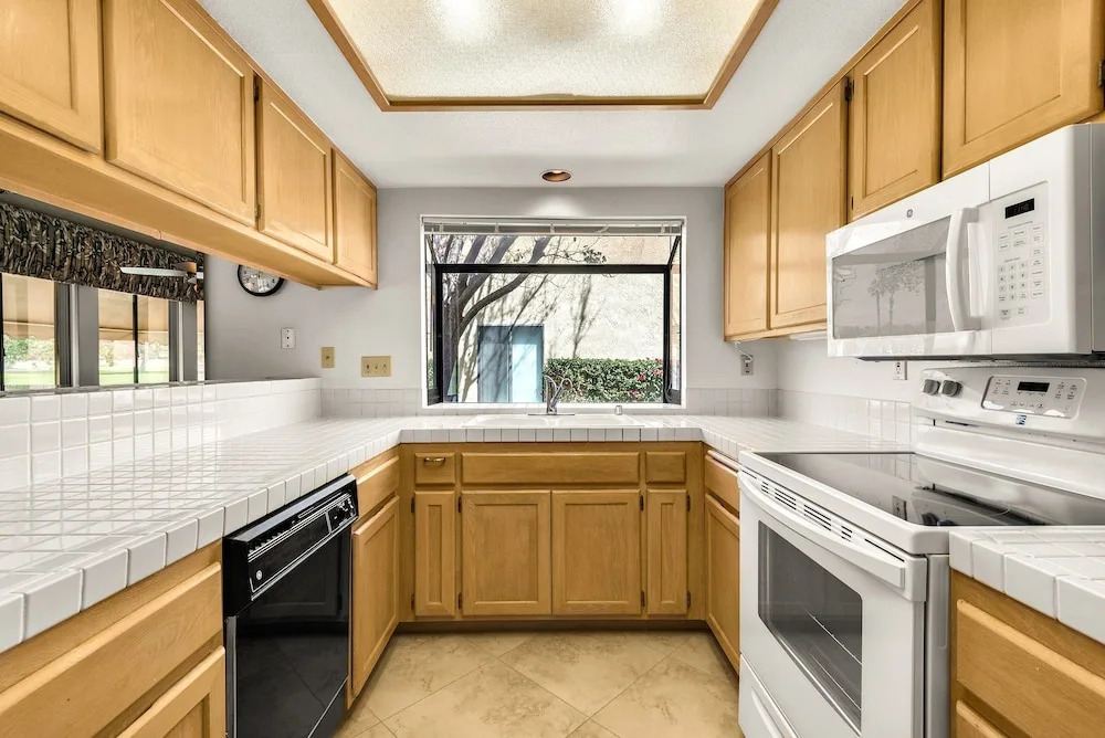 Elegant Fairway Condo #16-18 2 Bedrooms 2 Bathrooms Condo