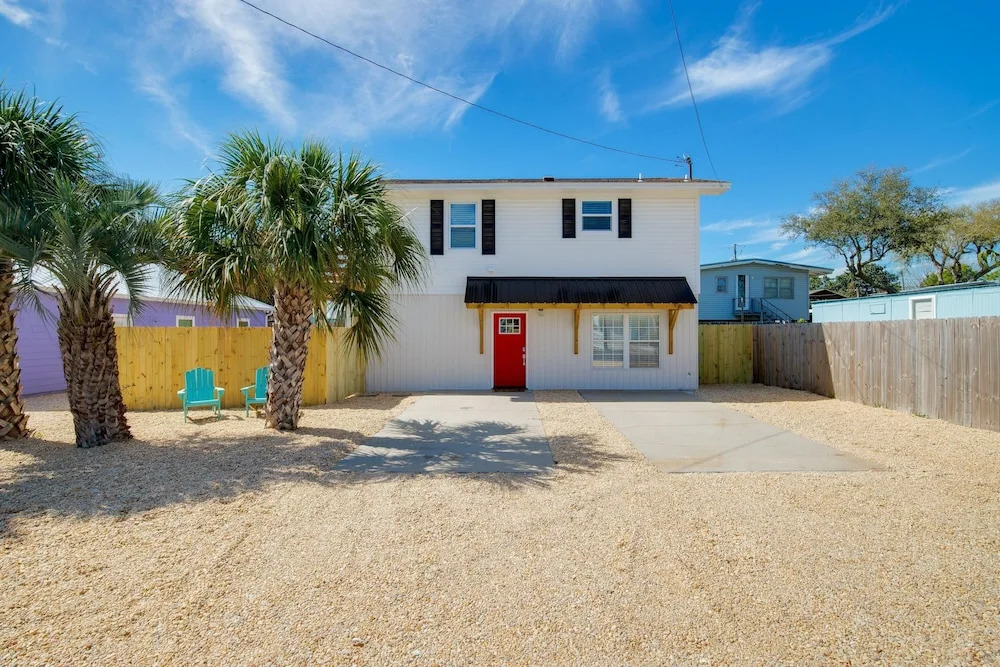 213 Laguna St - Red Door Relaxin by Blue Swell