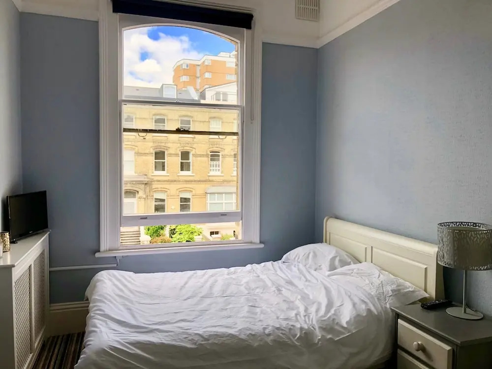 2 Bedroom Flat Next To Hove Seafront