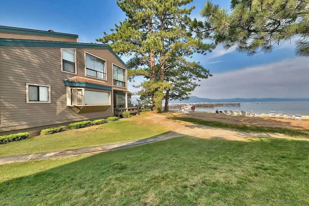 619 Lakefront