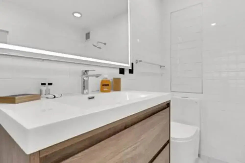 1720 Wa Kee 2A Luxurious 4BR 3BA Retreat in Coconut Grove w Pool