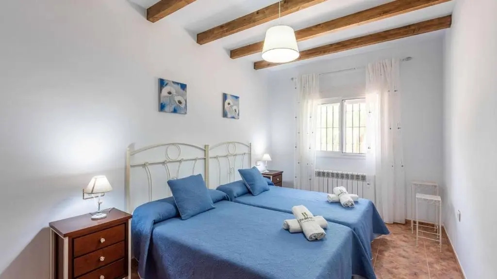Casa La Sombra de la Parra Antequera - La Higuera by Ruralidays
