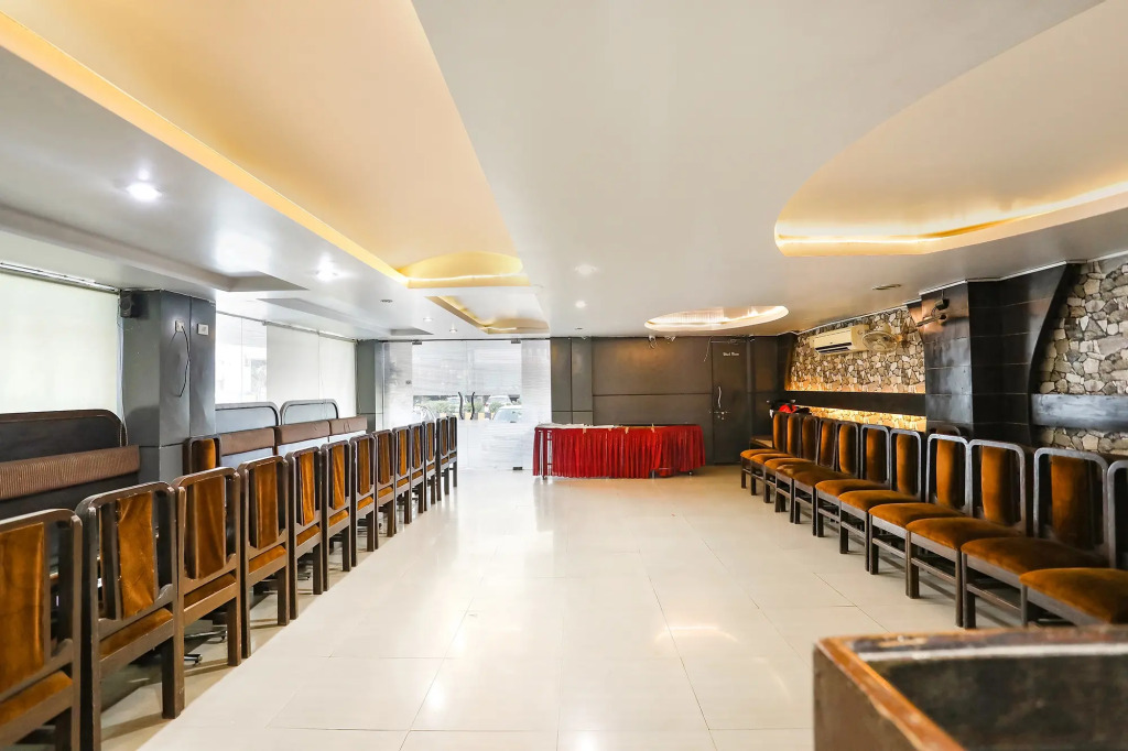 Fabhotel Dps International