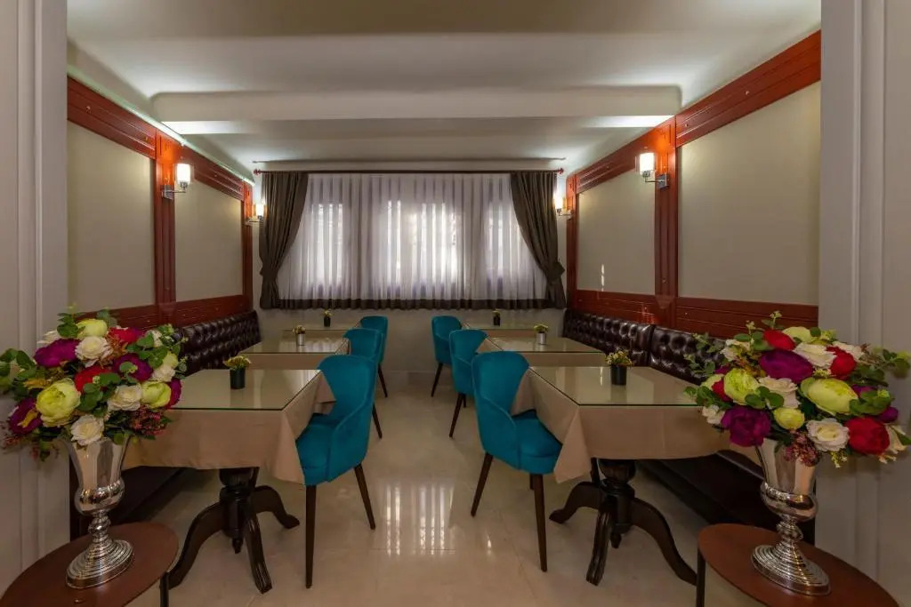 Blue Gilroy Hotel