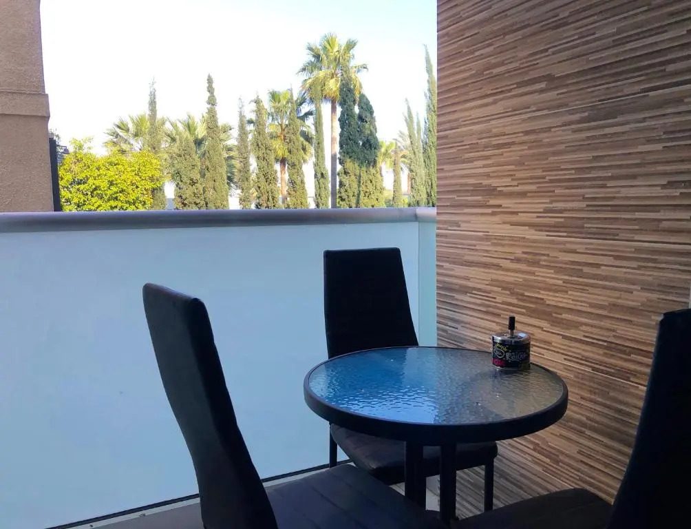 Seafront - 2 bedroom Modern