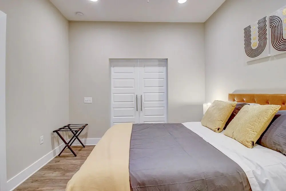 FRONTDESK 500 West Trade Apts Fourth Ward Charlotte