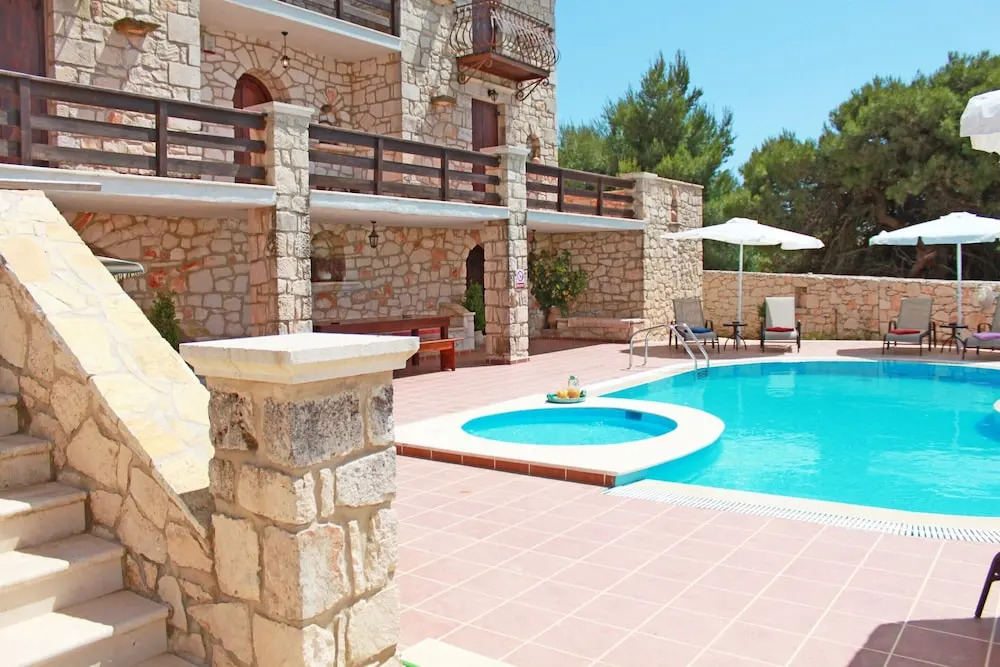 The Vivian - Luxury Stone Villa