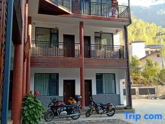 Moxi Riverbank  · Vacation Boutique Inn