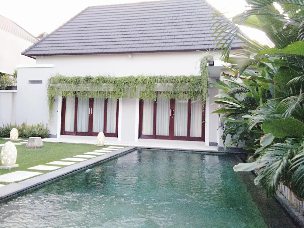 5 Bedrooms Legian and Seminyak Private Pool Villa