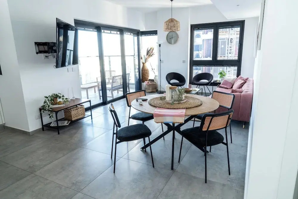 3BR Skyline Retreat on the 24th Floor