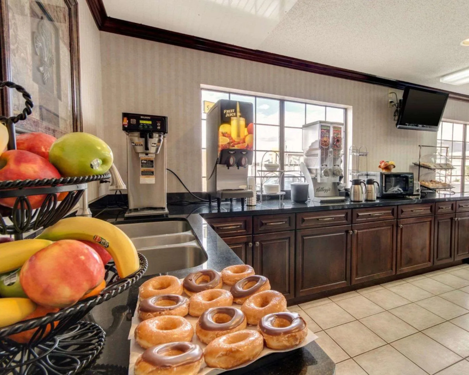 Econo Lodge Inn & Suites El Paso West