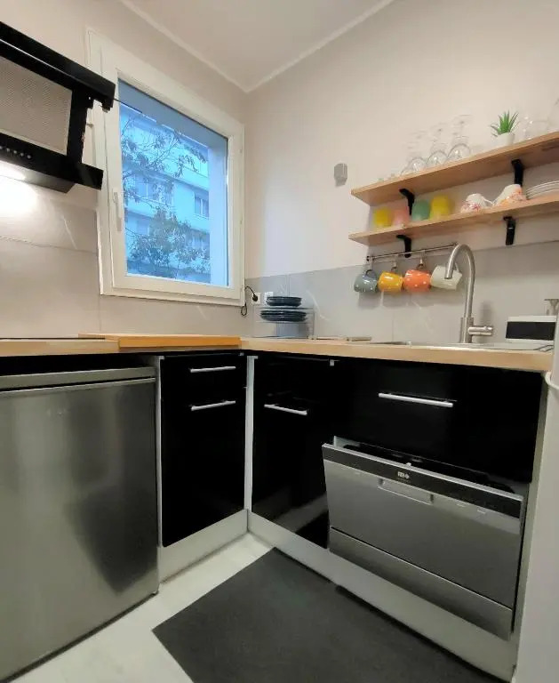 Lovely flat nearby Paris fully redone with free parking on premises and balcony