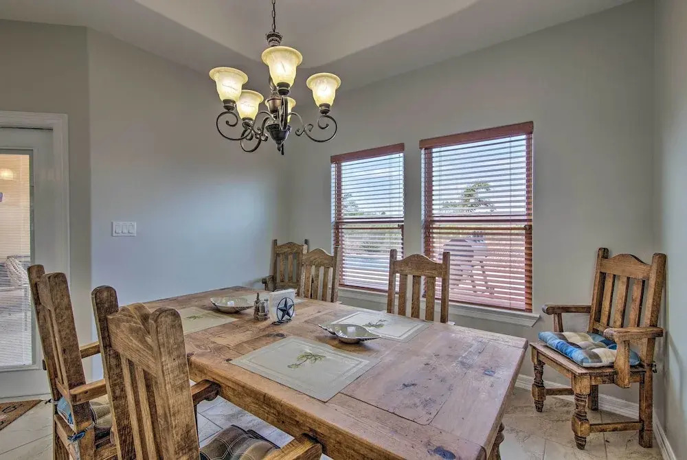 South Padre Paradise w/ Saltwater Pool Near Golf!