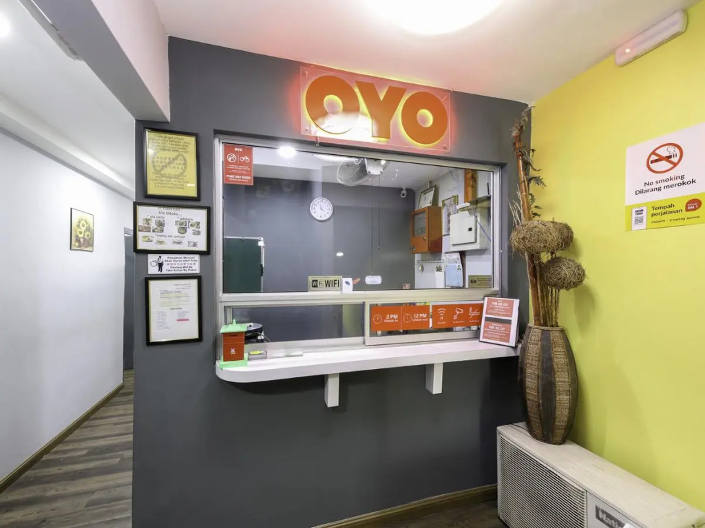 OYO 937 Lucky Hotel