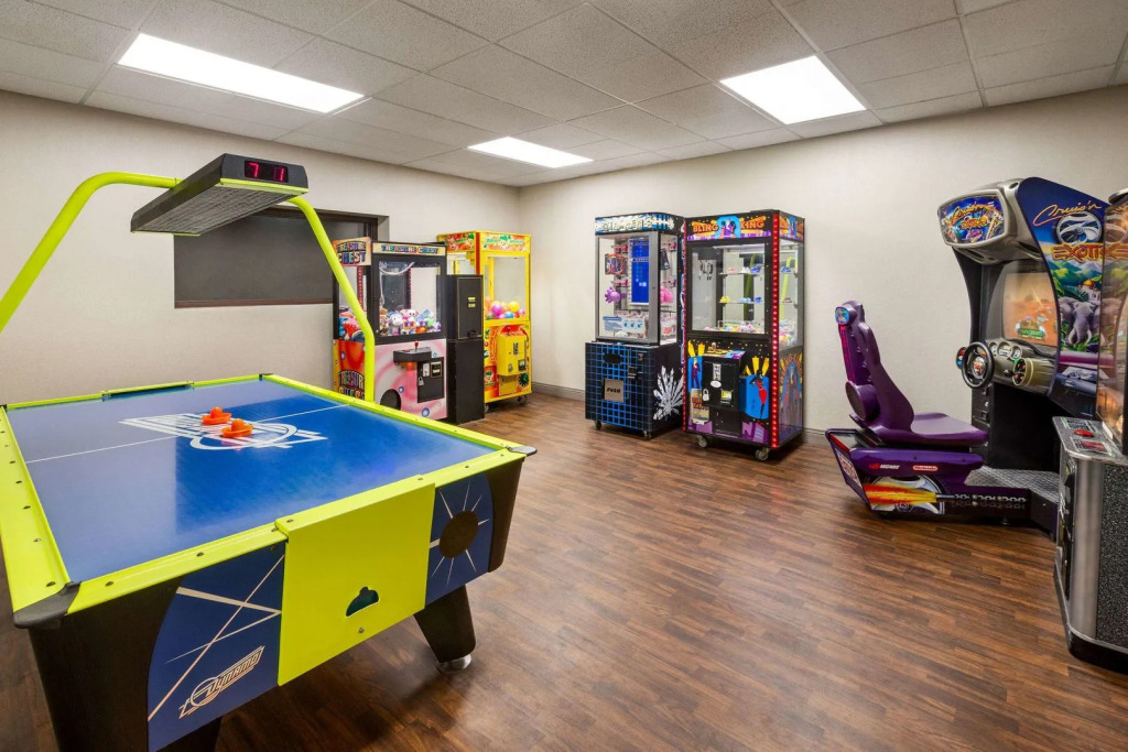 La Quinta Inn & Suites by Wyndham Lake George
