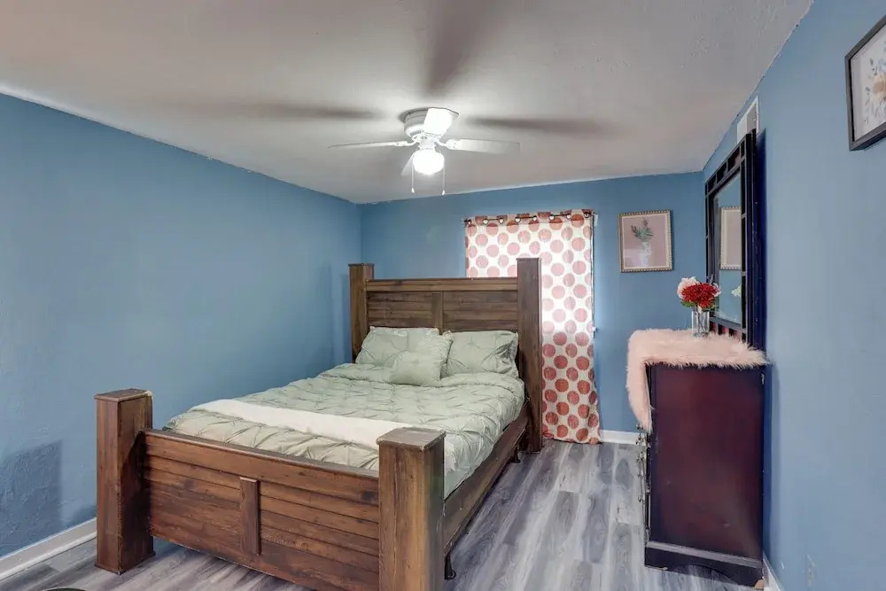 9 Mi to Hersheypark: Spacious Home w/ Deck