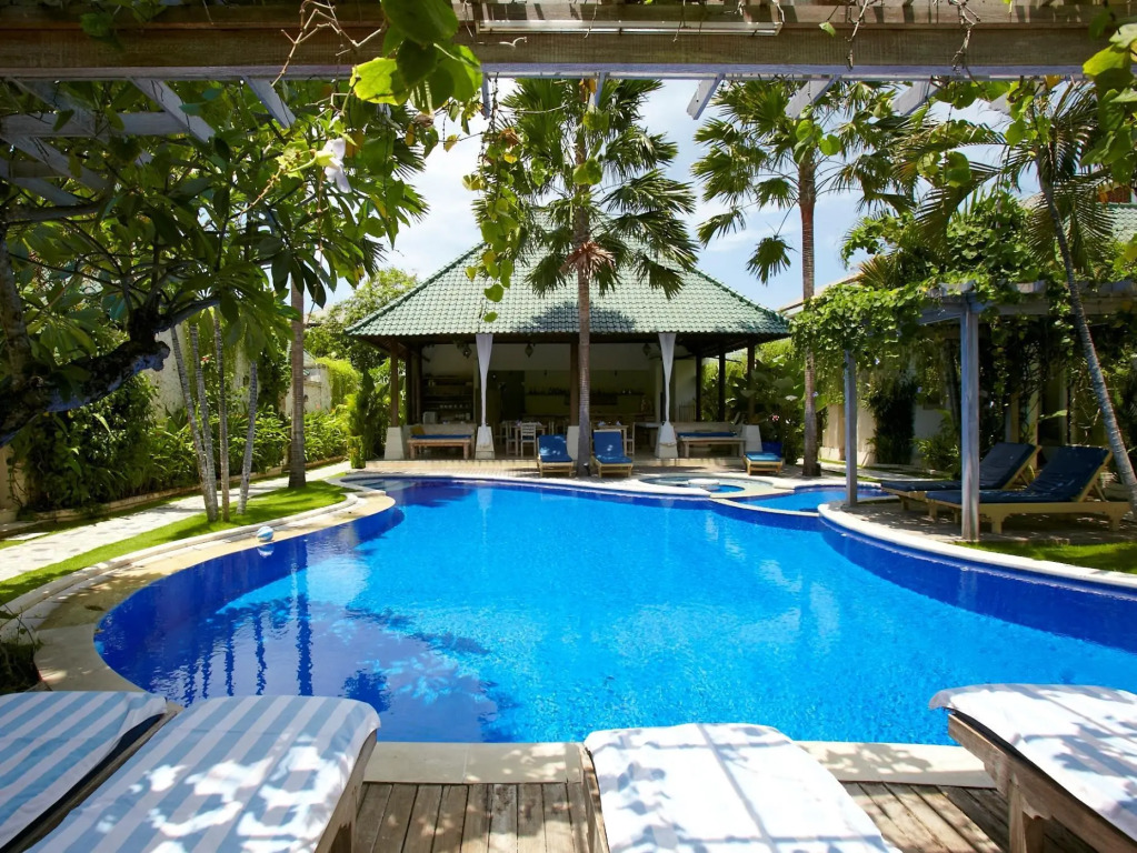 Artemis Villa Hotel