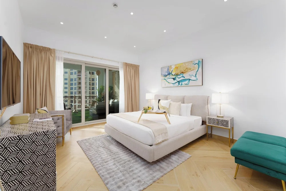 Maison Privee - High-End Palm Apt w/ Picturesque Seafront Views