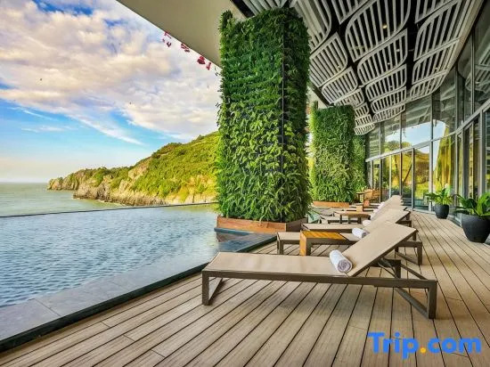 Flamingo Cat Ba Sea Residence , Sky Villa Premier Ocean View King Bed