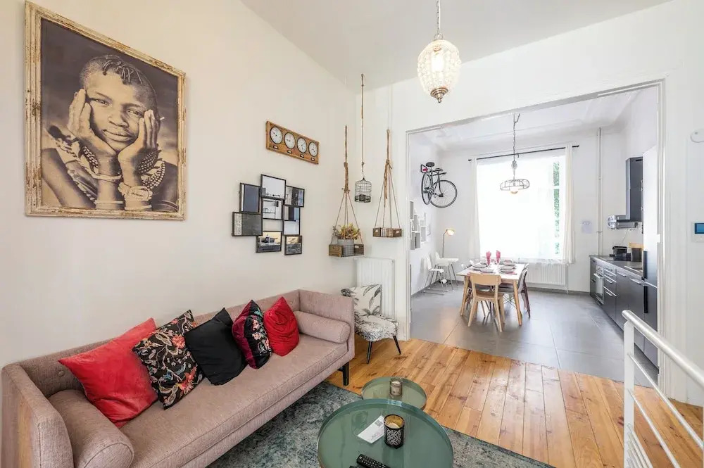 Stylish 3 Bd 3 Bath Duplex In Brussels