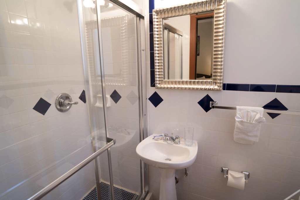 Royal Park Hotel & Hostel