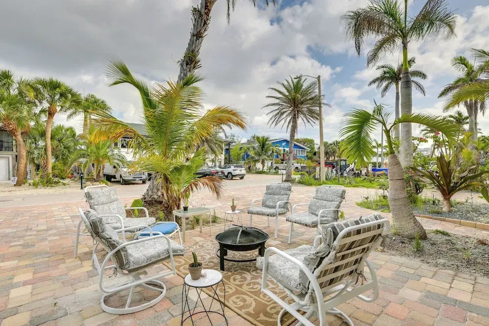 Dog-friendly Getaway: Steps to Fort Myers Beach!
