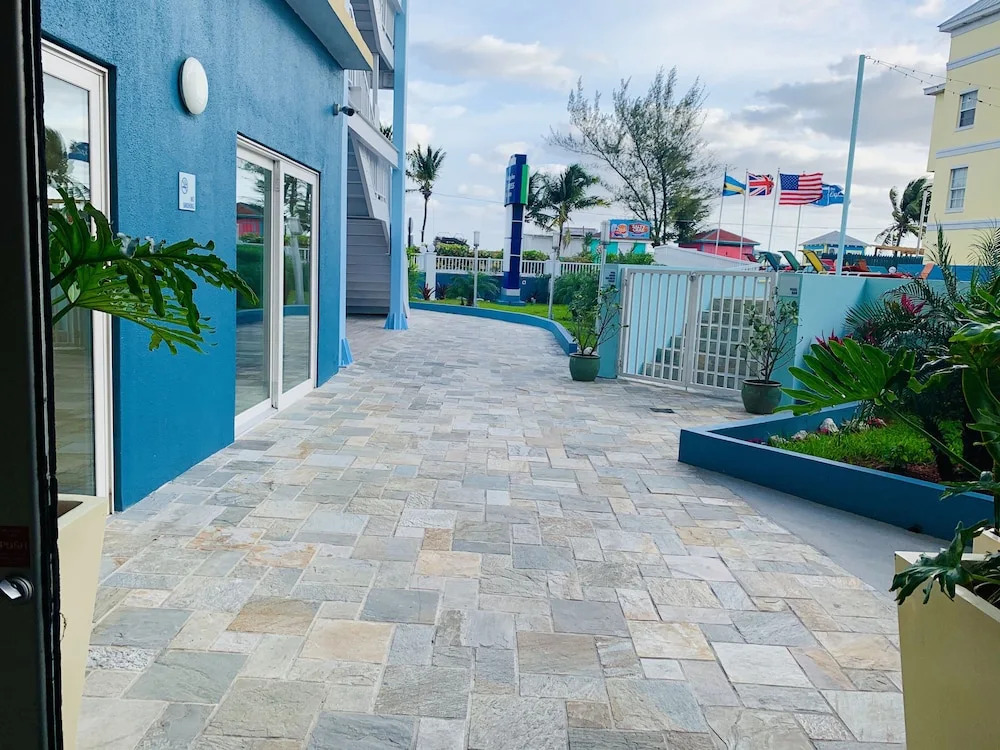 Holiday Inn Express and Suites Nassau