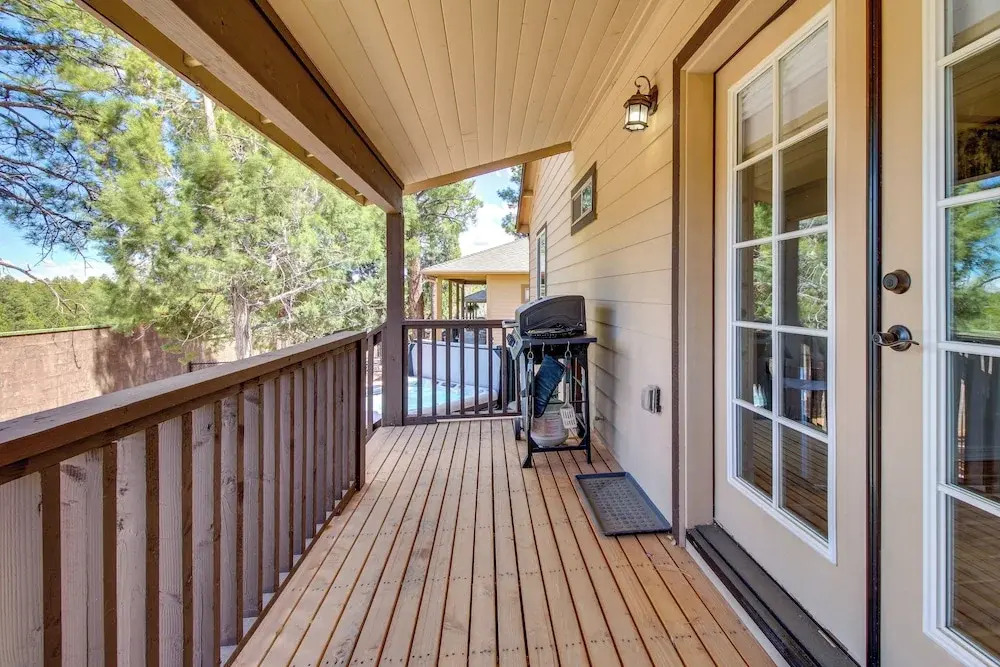 4 Mi to Lake: Show Low Home w/ Hot Tub