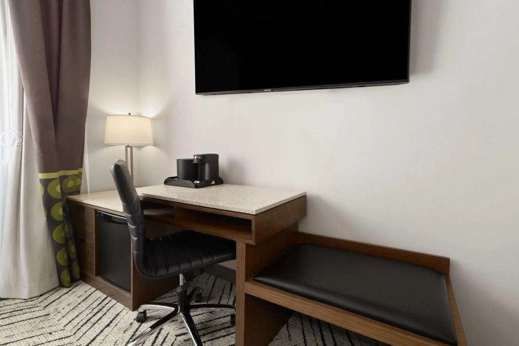 Super 8 By Wyndham Bronx Near Stadium