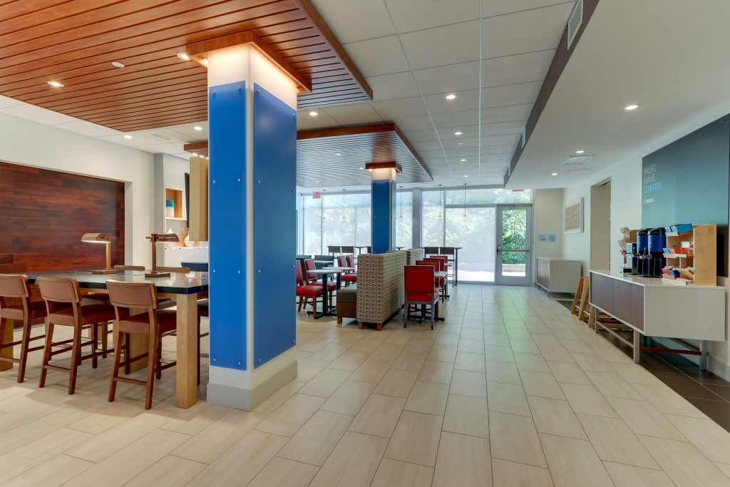Holiday Inn Express & Suites - Roanoke - Civic Center
