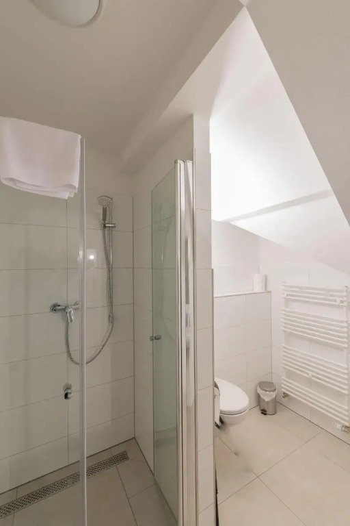 Boutique-Hotel Kronenstuben - unschlagbare Zentrumsnähe direkt am Marstall & Marktplatz - Schloss in 3 Min - Frühstück - Langzeitmiete