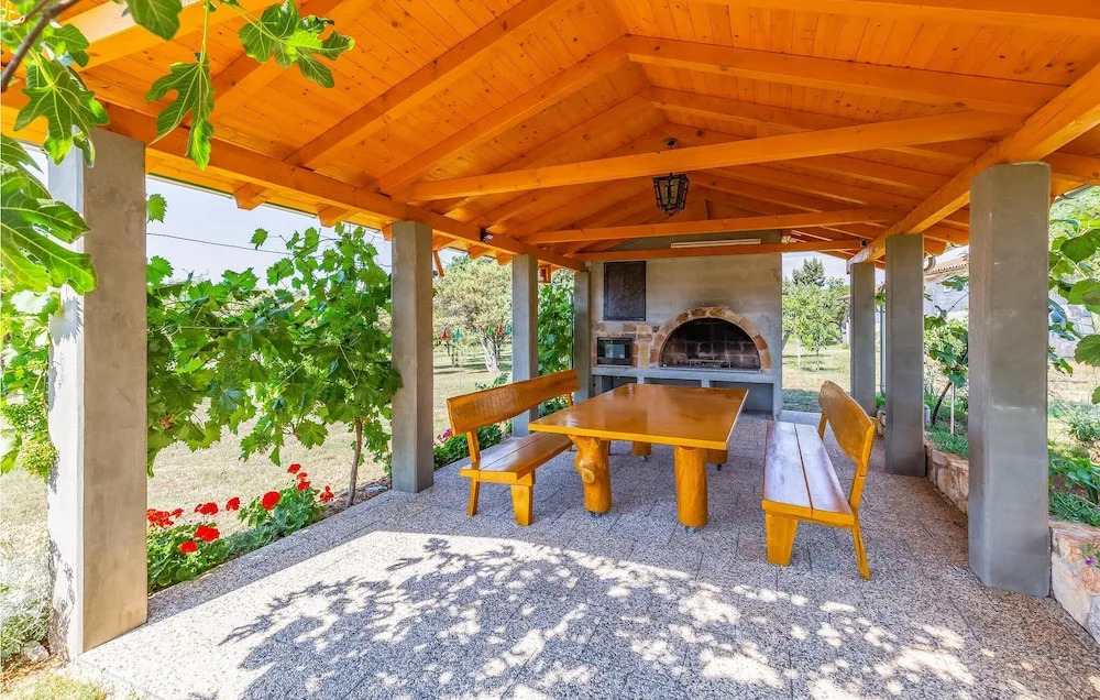 Nice Apartment in Pomer With 2 Bedrooms