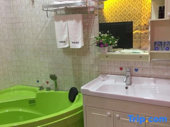 Shizong Sunshine Love Nest Theme Hotel
